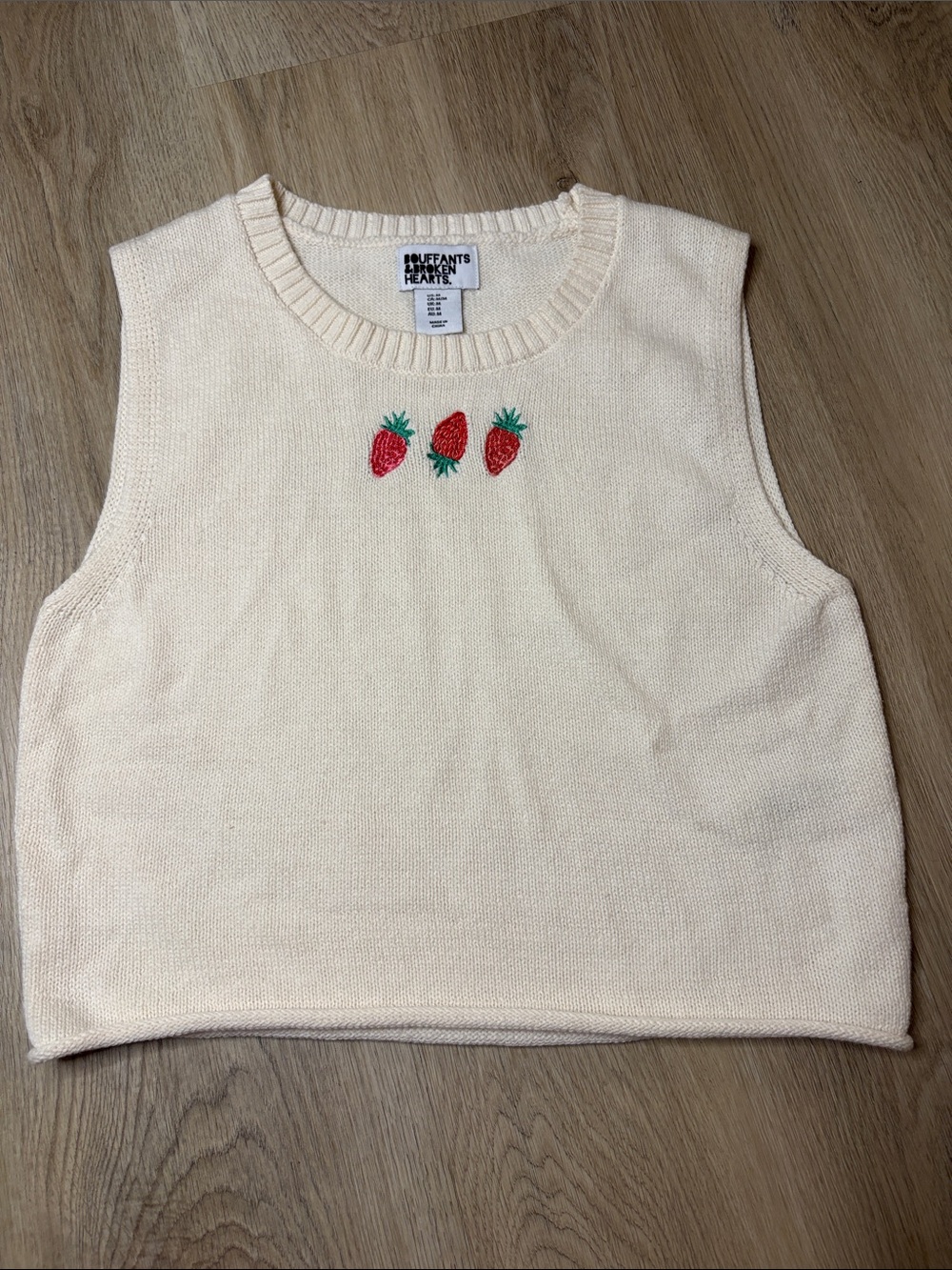Bouffants and Broken Hearts Strawberry Knit Sweater Vest size medium Y2K 90s